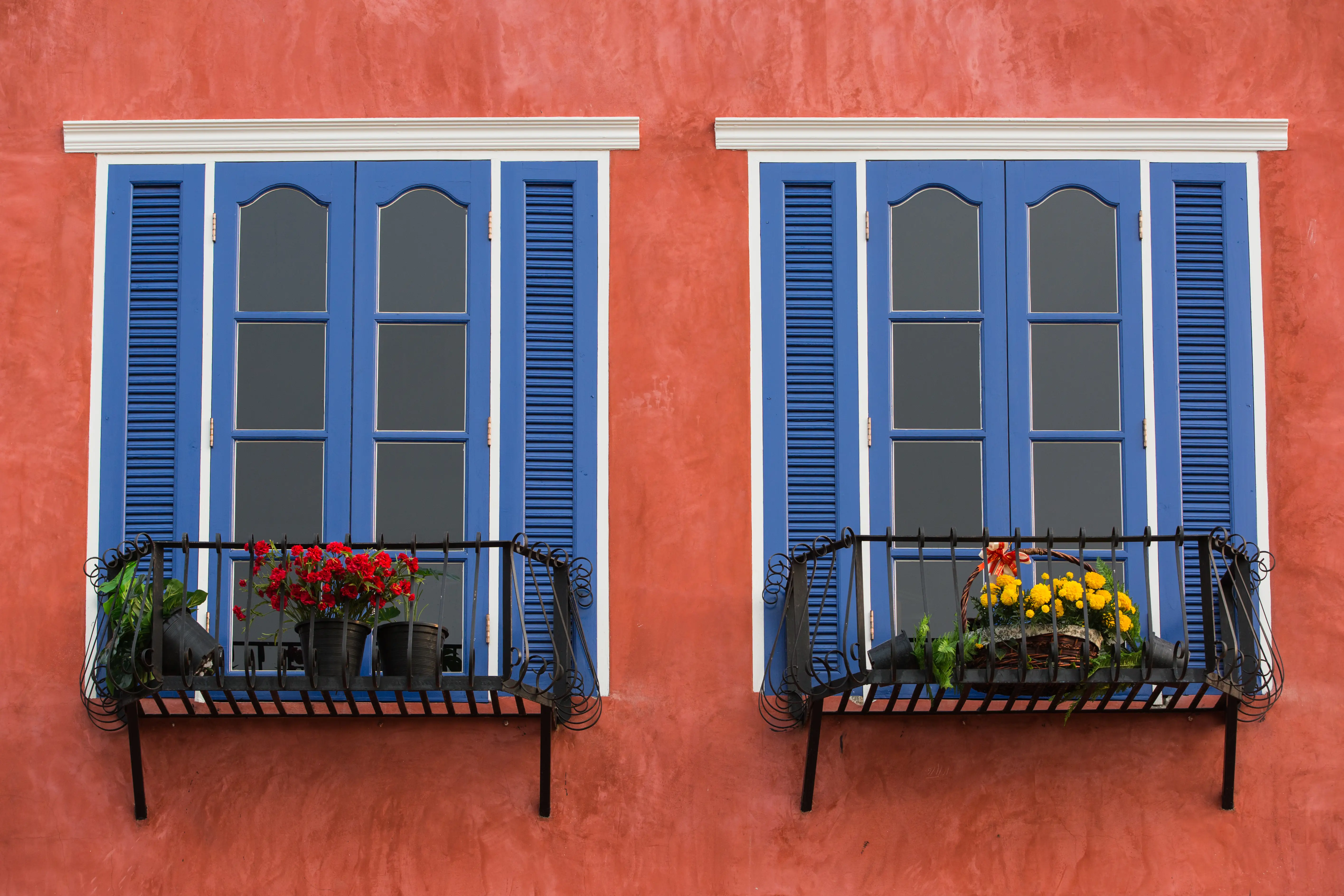 Estuco pintado en la fachada de una vivienda Estuco pintado en la fachada de una vivienda